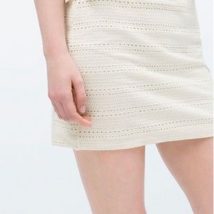Zara Trafaluc Cream Off White Eyelet Side Zip Mini Skirt
